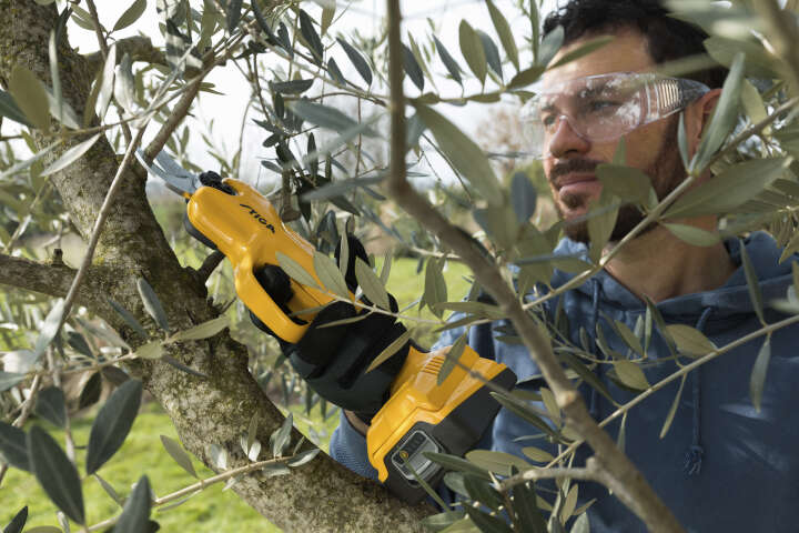 STIGA Akku-Astscheren SC 100e Kit